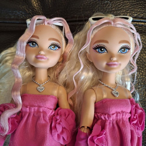 Barbie Malibu Dream Besties set of two like new with accessories