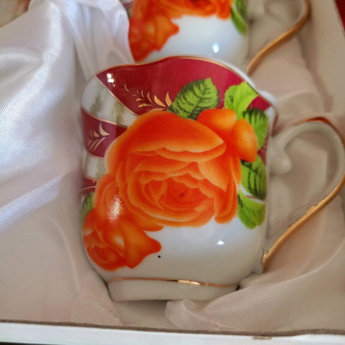 Set of cups new in box with beautiful colors