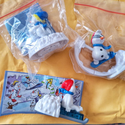 Kinder Surprise Maxi Christmas 2017 snowmen figures like new, 3 of 5