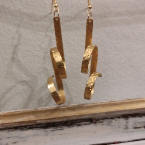 Dangling earrings new, gold tone