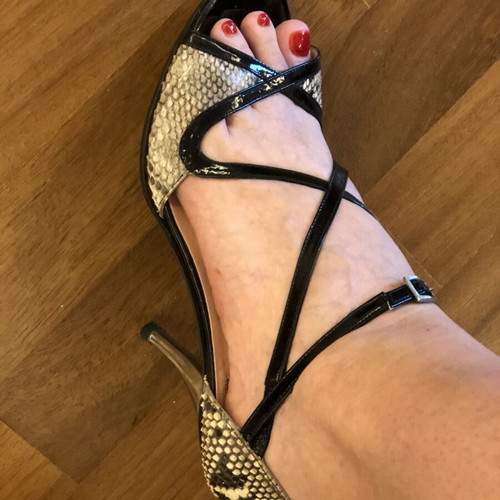 Sinela black patent leather high-heeled sandals size 39 like new