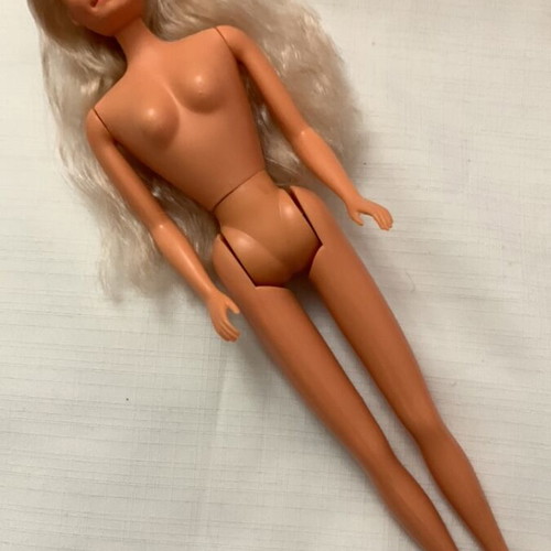 Doll used with one detachable leg, clean and fragrant hair