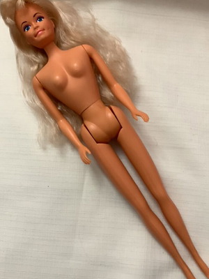 Doll used with one detachable leg, clean and fragrant hair
