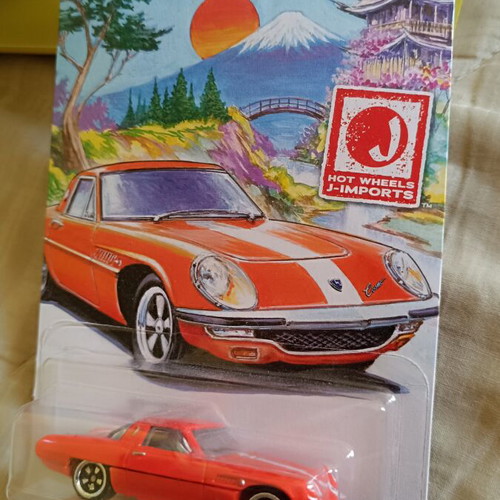 Hotwheels 1968 Mazda Cosmo Sport diecast car new