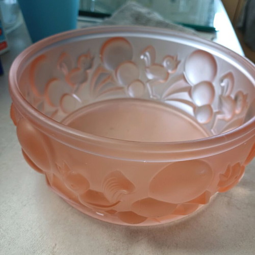 Vintage glass fruit bowl with embossed designs, like new