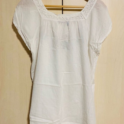 Sfera white cotton blouse with lace and colorful embroidery like new, size M