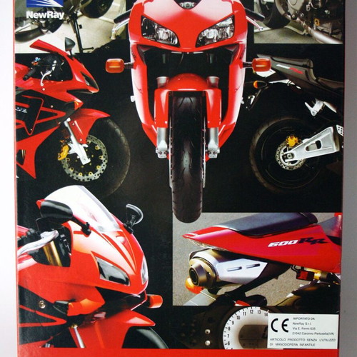 Honda CBR600R (2006) Die Cast Model Kit red motorcycle NewRay new