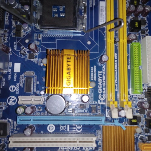 Gigabyte GA G31M ES2C used, Socket 775