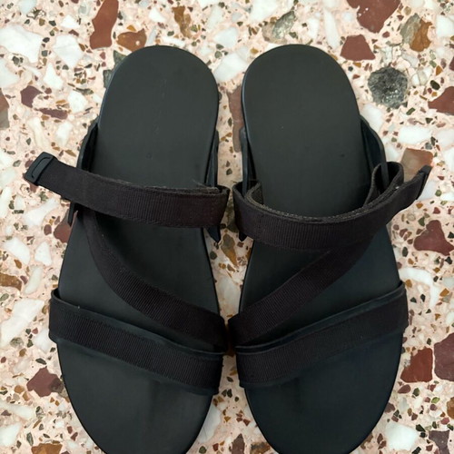 Zara men's sandals black like new, size 43