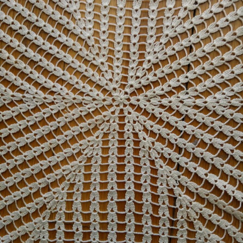 White hexagonal handmade doily like new, 1970s