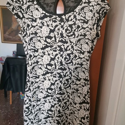 Women's fitted dress used, black and white, size S