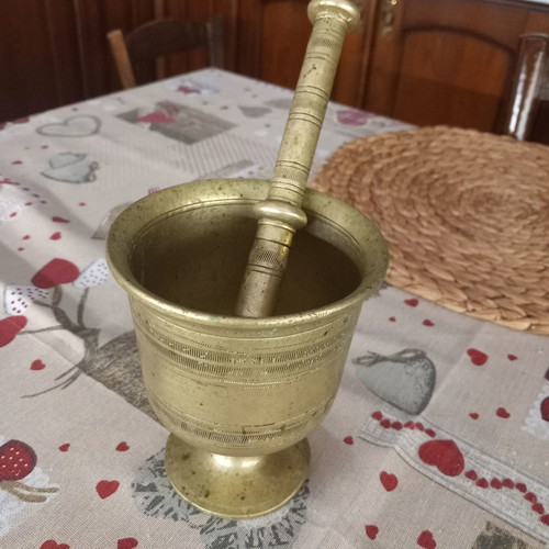 Bronze old mortar used