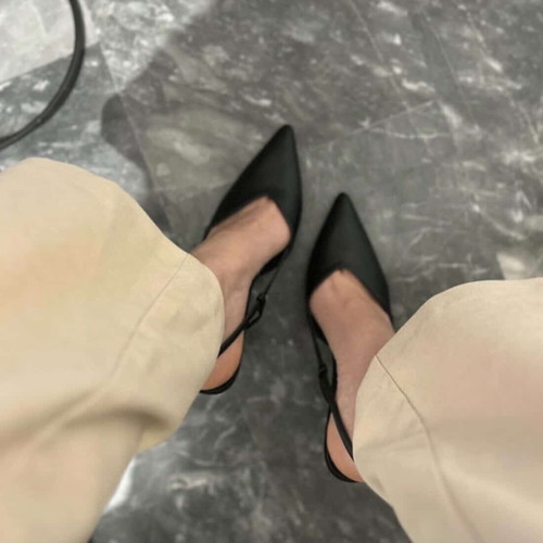 Ciaodea black pumps like new, size 40, low heel