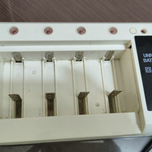 Battery charger for various sizes