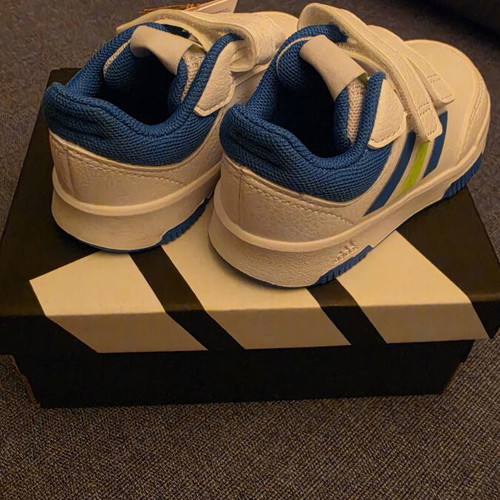 Adidas no21 baby shoes, new, size 12 cm insole