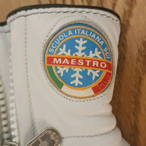 Vintage leather ski gloves