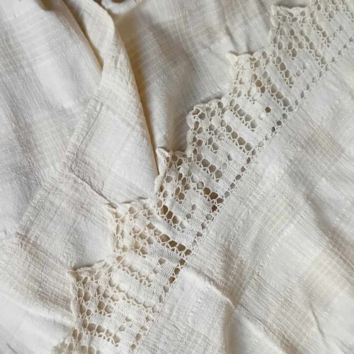 Hand woven sheet like new with cotton lace from 19th century