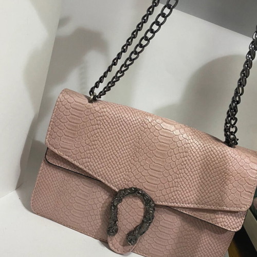 Shoulder bag used in very good condition without wear