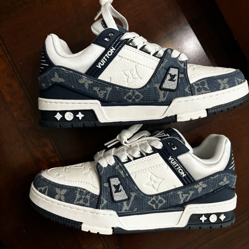 Louis Vuitton sneakers like new, size 40, blue