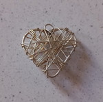 Wire heart pendant new 3 x 3 cm
