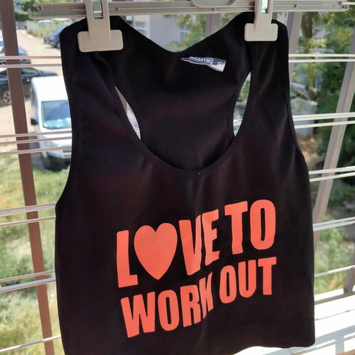 Sports top like new, black and orange, elastic fabric