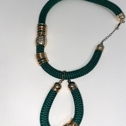Women's necklace and bracelet green and gold like new