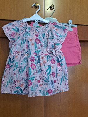 Benetton girls' clothing set like new, pink fuchsia shorts and shirt