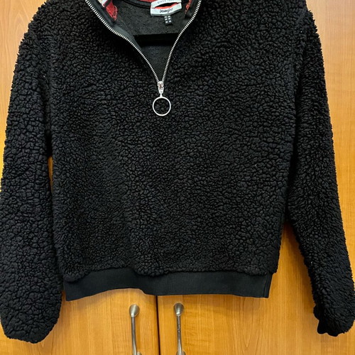 Black boucle sweater small with zipper like new