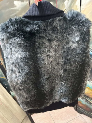 Sleeveless jacket gray like new