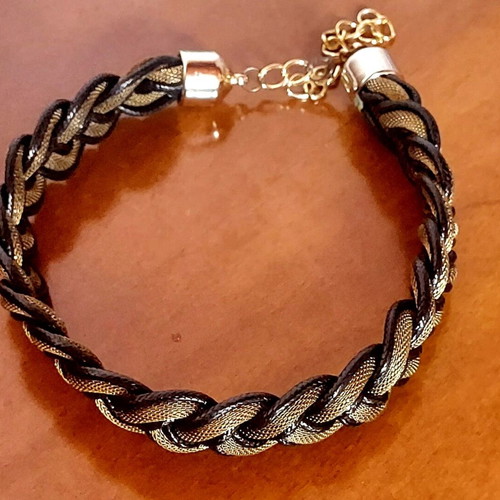 Braided necklace like new, black and gold tone metal