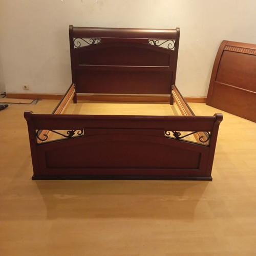 Classic bed cherry brown new