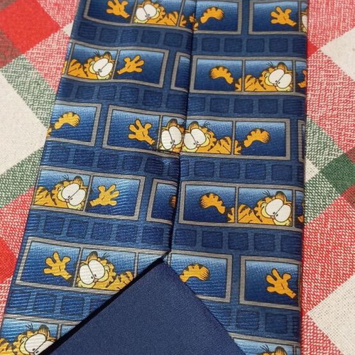GARFIELD TIE****WAREHOUSE CLEARANCE***WHOEVER GETS THERE FIRST!