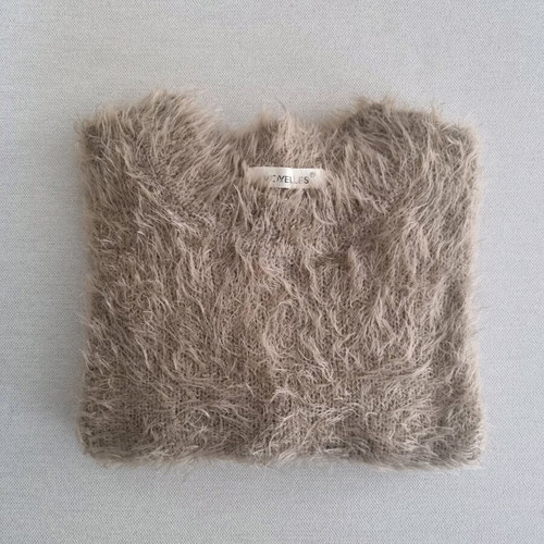 Fluffy cropped beige sweater new, one size