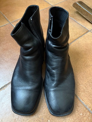 Leather ankle boots used, size 43, black, with zipper