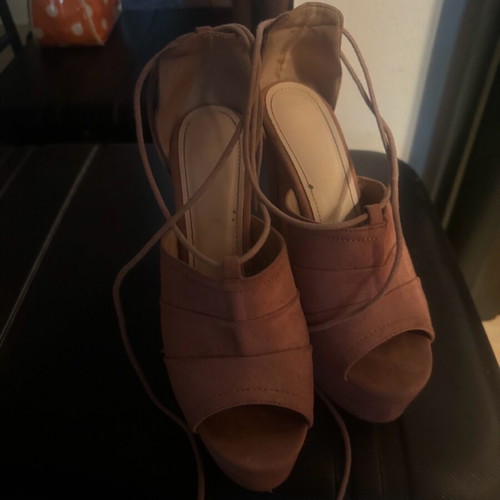 Women's pink sandals like new, size 38 with straps