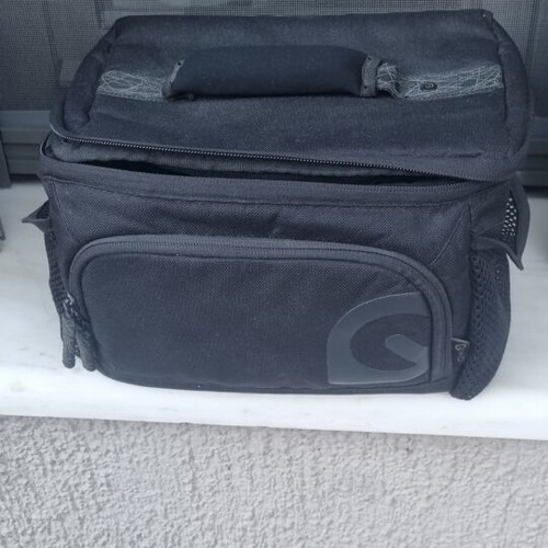 Camera bag like new with multiple compartments