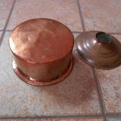 Bronze old pot with lid used, diameter 19/21 cm