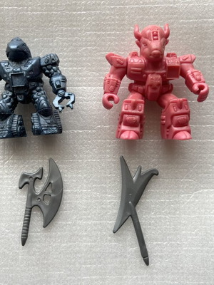 El Greco Teratomachoi figures used with 2 weapons