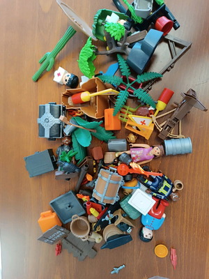 Playmobil used large haul with soldiers, animals and building blocks