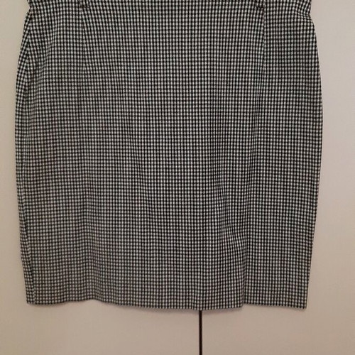 Skirt slim short like new, black and white