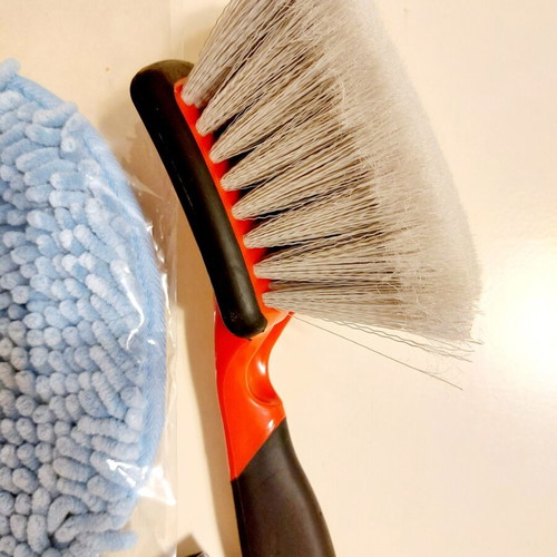 Ultimate Speed car cleaning set with brush and microfiber sponge