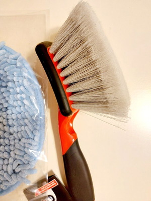 Ultimate Speed car cleaning set with brush and microfiber sponge