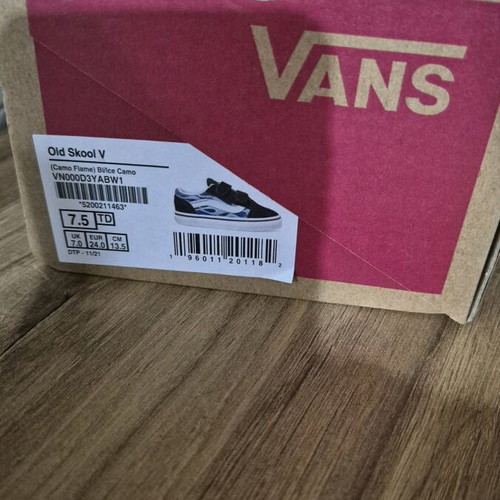 Vans Old Skool V kids shoes, Camo Flame design, size 24