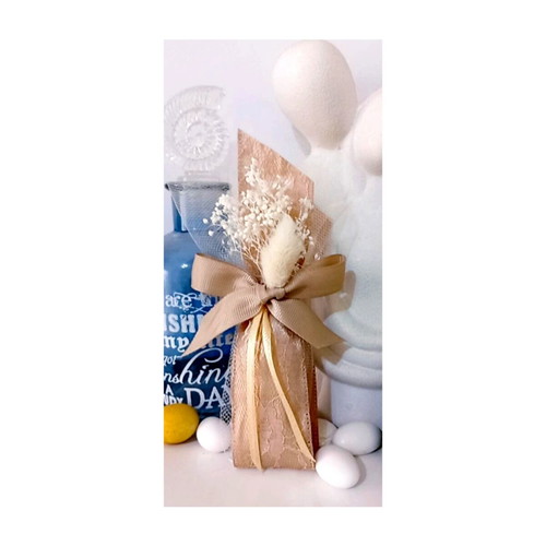 Handmade wedding favors with satin lace and dried flowers, made to order