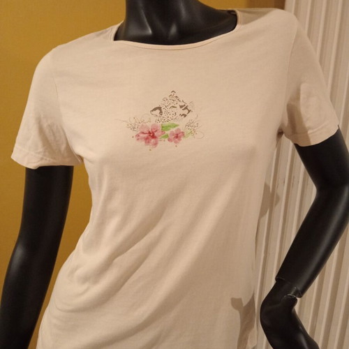 T-shirt beige with floral design, size M, new