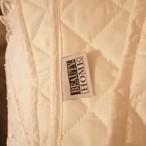 Bridal quilt new with carrying case, 240x270 cm