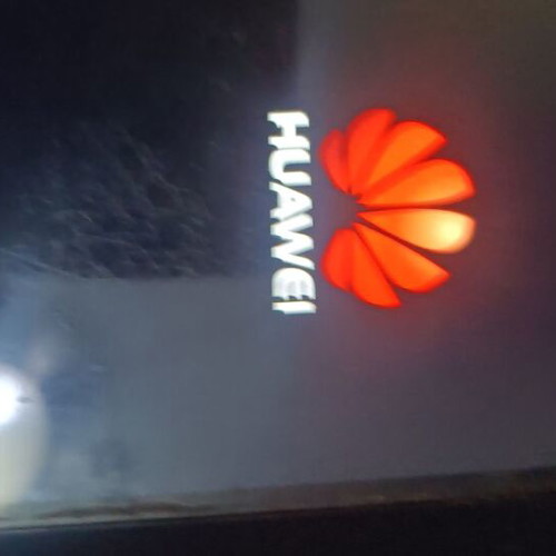 Huawei ALE-L21 mobile phone with charger like new