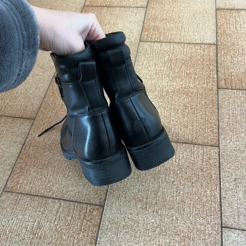 Black leather-style ankle boots like new, size 36