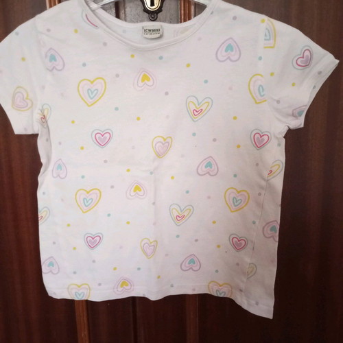 T-shirt for 5-year-old girl like new, white