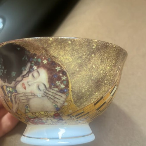 Collector's cup The Kiss by Gustav Klimt Lancadter English Collection new, porcelain
